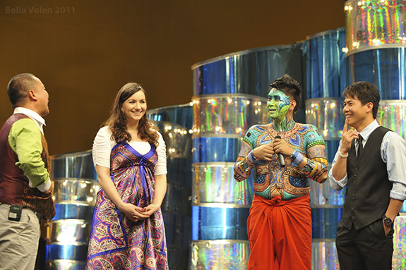 tv show in thailand with Bella and her body painting as a guest, ภาพวาดร่างกาย