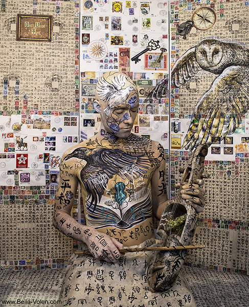 bodypainting art installation