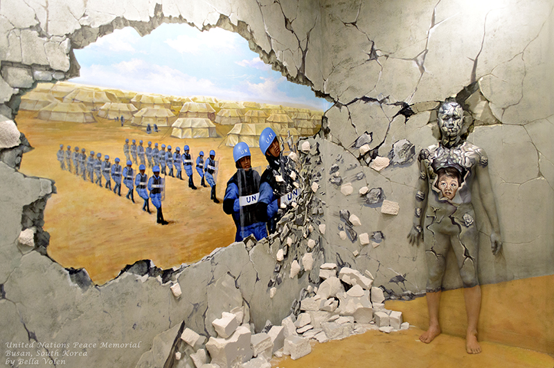 bodypainting in a museum / memory of the Korean war
