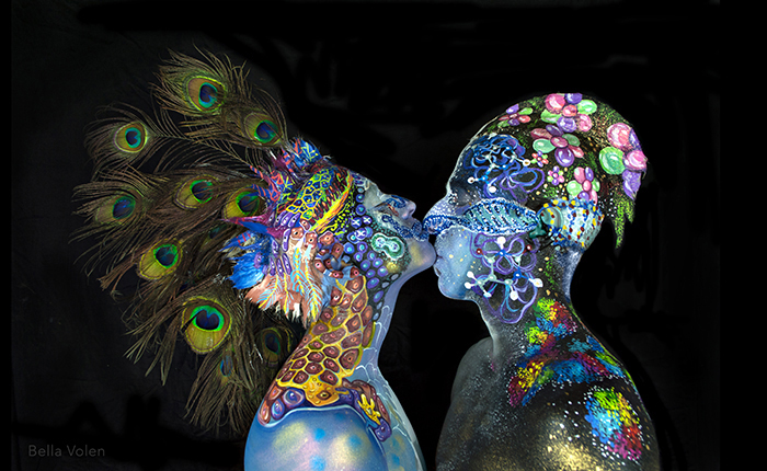 fine art bodypainting kiss