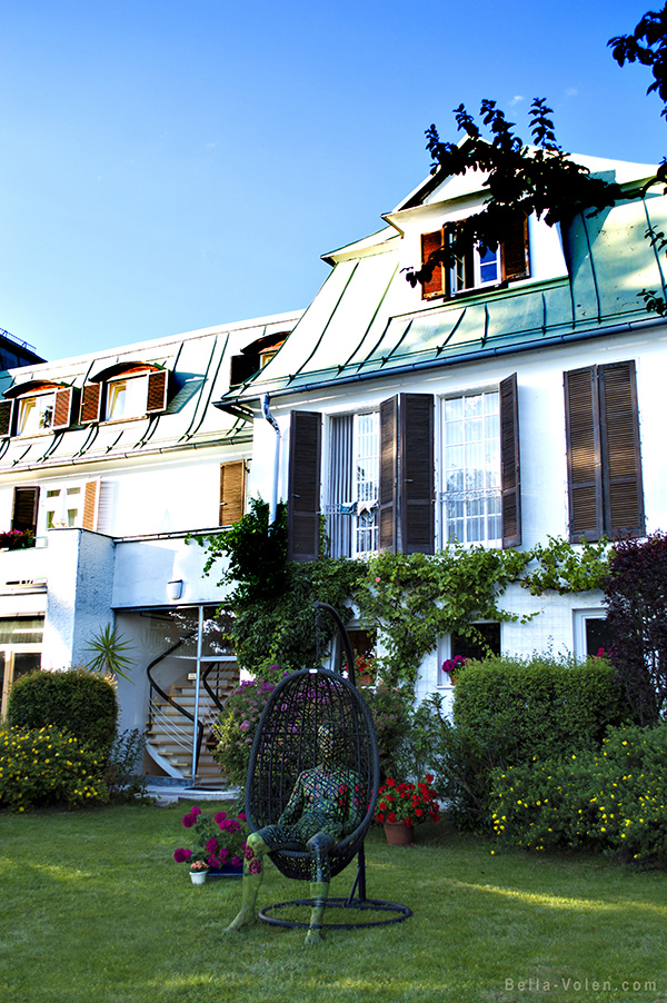 camouflage illusion body painting